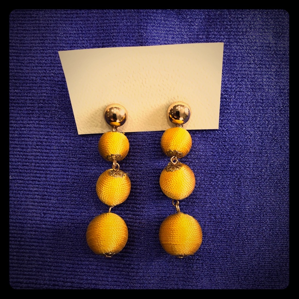 🎀🎁 GIFTED🎁🎀 3-Tiered Ball Drop Earrings